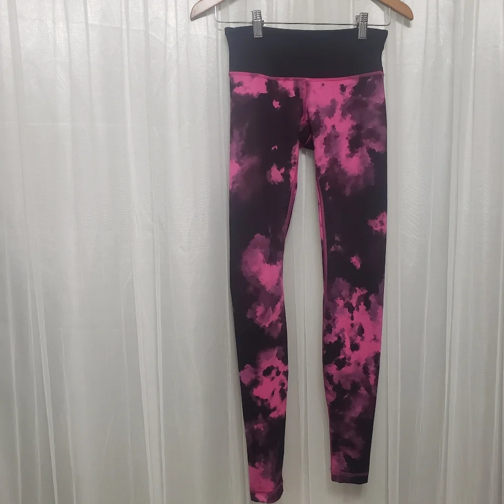 Lululemon Sz 4 Wunder Under Pant In Fuschia & Black Tie-Dye